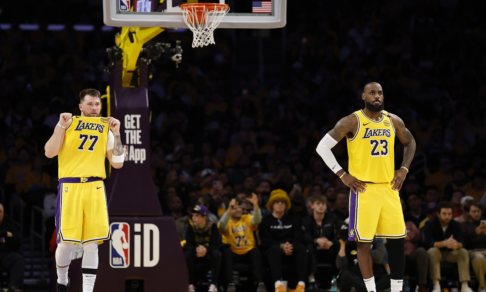 詹姆斯新星比赛局势复杂表现突出，雄鹿前途光明！的简单介绍